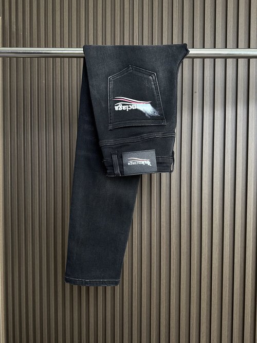 Balenciaga Soft Comfortable Straight-Leg Jeans