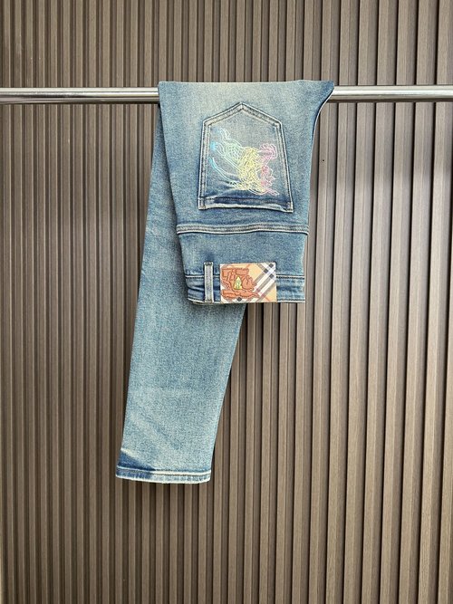 Burberry Soft Comfortable Slim Straight Jeans