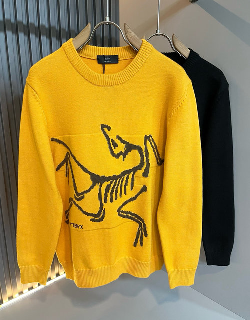 Canada Goose Knitted Wool Sweater with Unique Structural Beauty