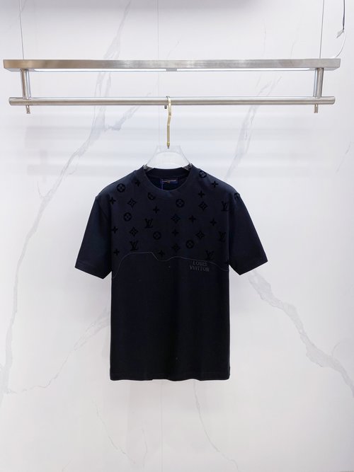 Louis Vuitton Premium Cotton Round Neck T-Shirt Featuring Logo