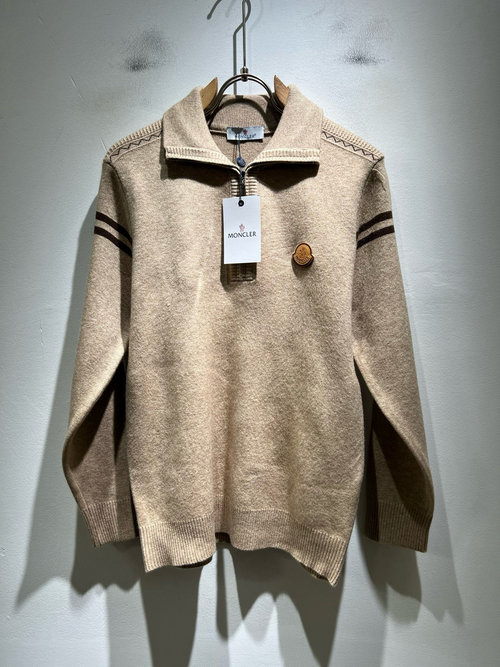 Moncler Knit Wool Sweater with Logo Badge for Commuting