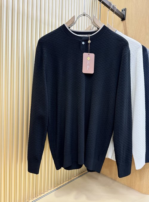 Loro Piana Warm and Stylish Knitted Sweater with Distinct Pattern