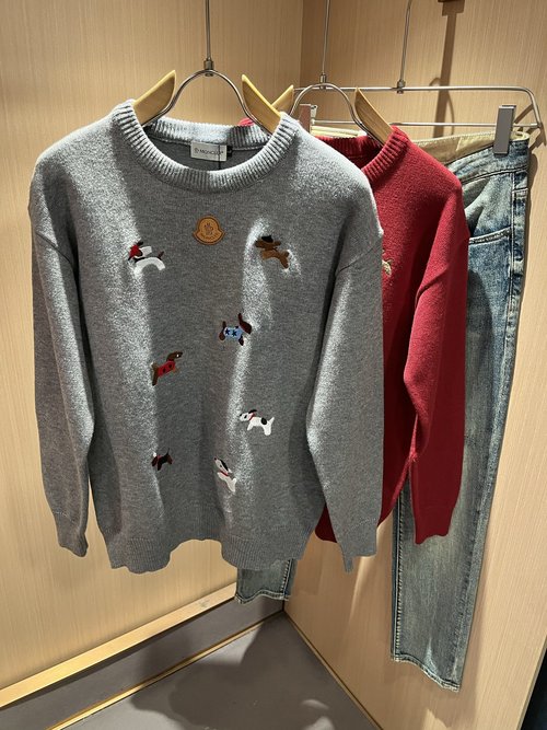 Moncler Slim-Fit Knit Wool Sweater with Simple Logo Design