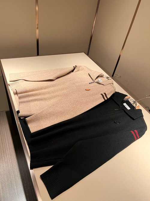 Moncler Simple Logo Knitted Wool Sweater for Commute