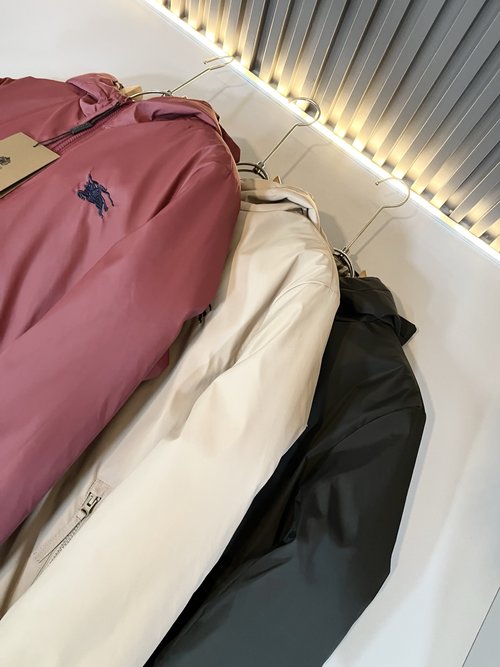 Burberry Elegant Cotton Blend Jacket with Shape Memory Technology