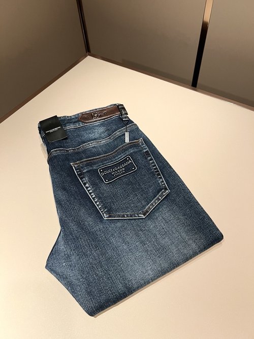 Celine Comfortable Jeans with Good Fit and Attention to Details