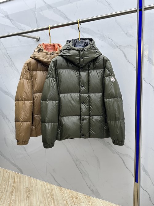 Moncler High-Fill Hooded Short Down Jacket with Detachable Hood