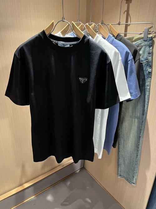 Prada Stylish Short Sleeve T-Shirt for Pure Cotton Comfort