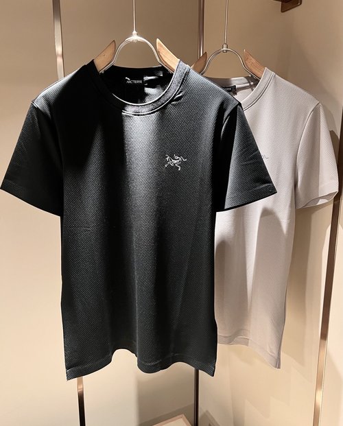 Canada Goose Short Sleeve T-Shirt with Elastic Fabric and Logo Design