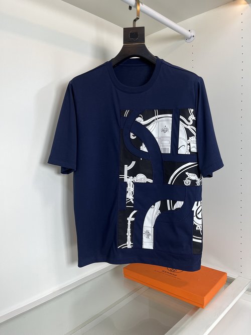 Hermes Library-Stamp Print Micro-Wide Collared T-Shirt
