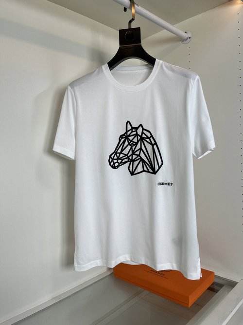 Hermes Round Neck Short Sleeve Tee with Embroidered Horse Head