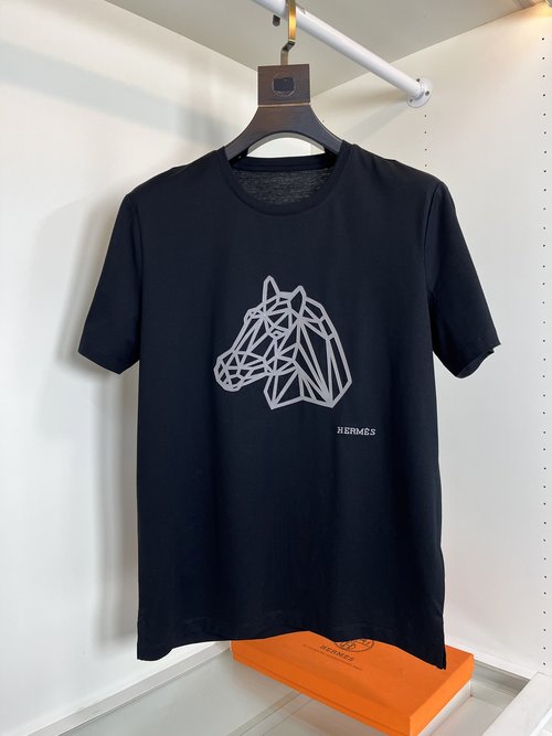 Hermes Round Neck Short Sleeve Tee with Embroidered Horse Head