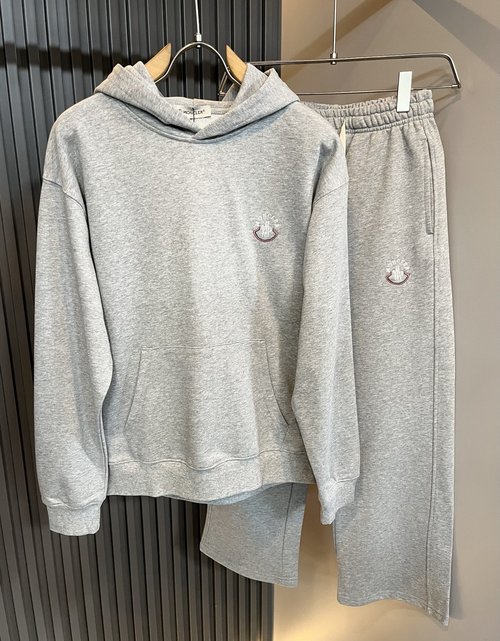 Moncler Stylish Casual Suit in Premium Cotton Fabric