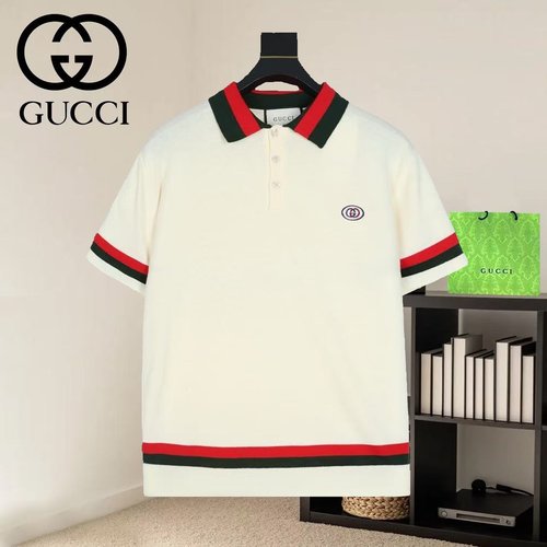 Gucci Knitted Jacquard Crewneck Sweater in Apricot and Black