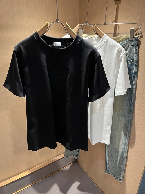 Burberry Short-Sleeve T-Shirt with Stylish Logo Embroidery