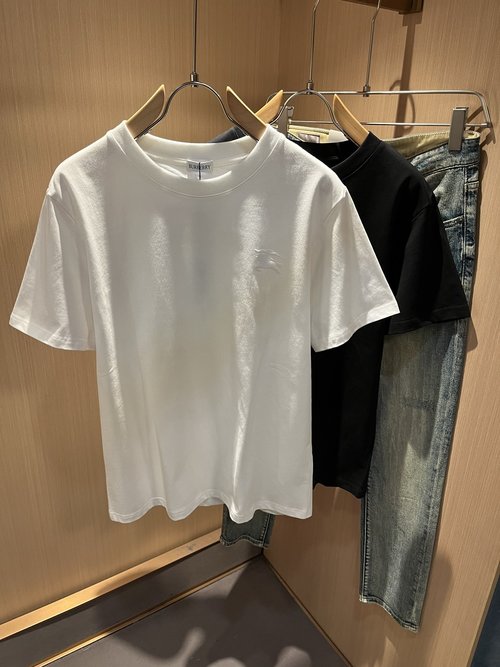Burberry Short-Sleeved T-Shirt with Luxury Logo