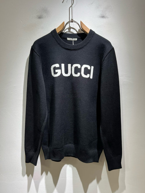 Gucci Comfortable and Stylish Hooked Logo Knit Sweater