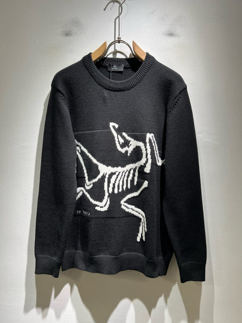 Canada Goose Knitted Wool Sweater with Unique Structural Beauty