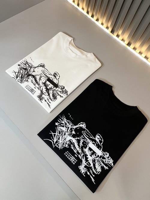 Maison Margiela Stylish T-Shirt with Logo Print