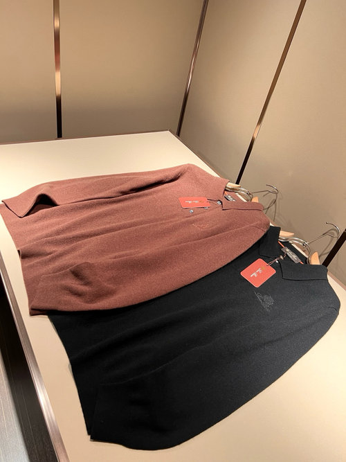 Loro Piana Comfortable Knit Cashmere Sweater with Logo Embroidery