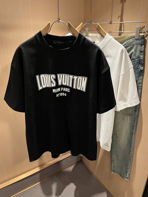 Louis Vuitton Stylish Cotton T-Shirt with Logo Embellishment