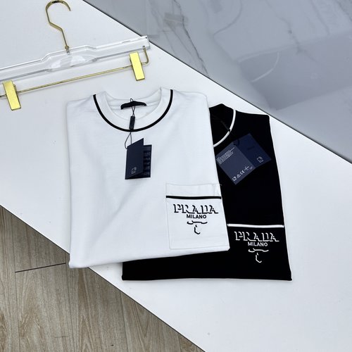 Prada New Arrival Slim-fit Short-sleeve Round-neck T-shirt