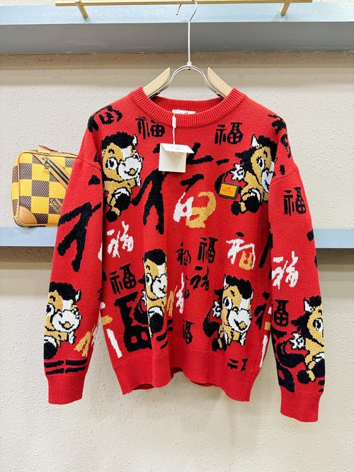 Hermes Elegant Red Pullover Ideal for Special Events