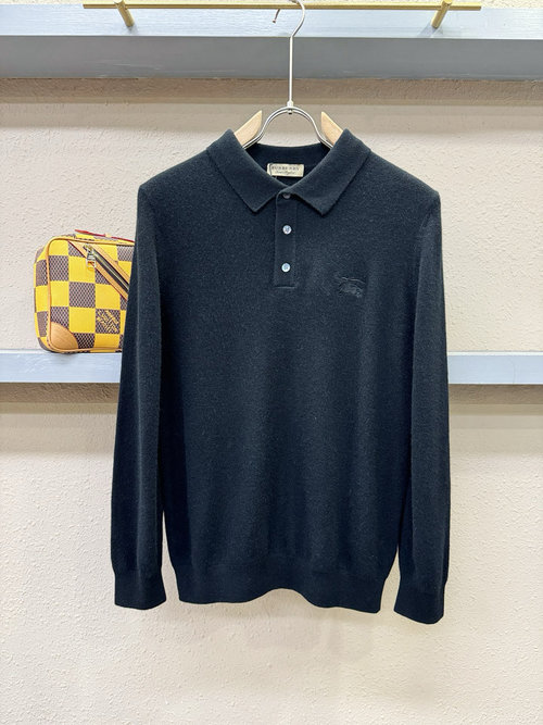 Burberry Comfortable and Stylish Cashmere Sweater with Logo Pattern