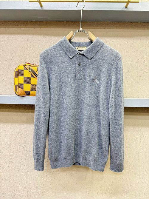 Burberry Comfortable and Stylish Cashmere Sweater with Logo Pattern