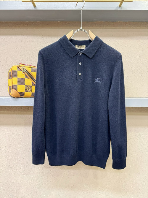 Burberry Comfortable and Stylish Cashmere Sweater with Logo Pattern