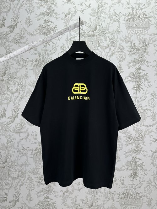 Balenciaga Black Short-sleeved T-shirt with Lock Logo Print