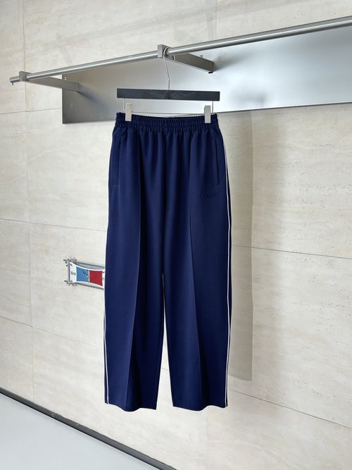 Gucci Embossed Logo Casual Trousers with Exquisite Details