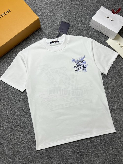 Louis Vuitton High-Quality Short-Sleeved T-Shirt in Black and White