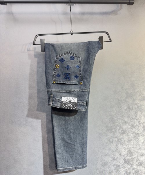 Louis Vuitton Comfortable Straight-Leg Jeans with Fine Tannin Fabric