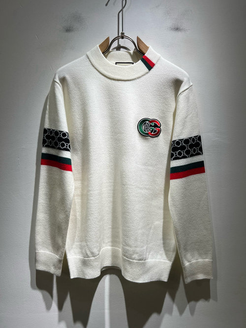Gucci Knit Wool Sweater Featuring Hooked Logo Design