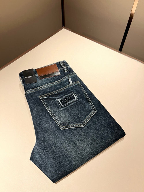 Celine Comfortable Jeans with Fine Details