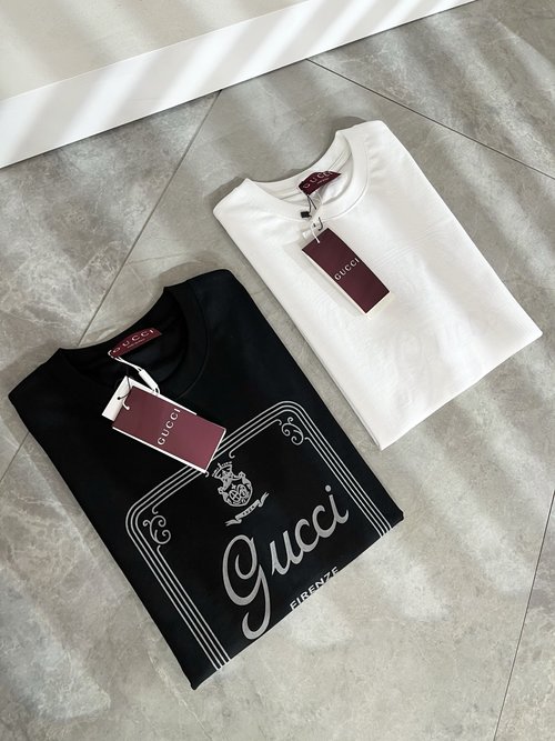 Gucci Cotton Round Neck Short Sleeve T-Shirt with Logo Print