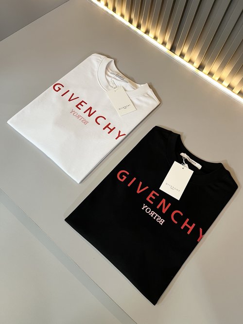 Gucci Exclusive Logo Printed Cotton T-Shirt