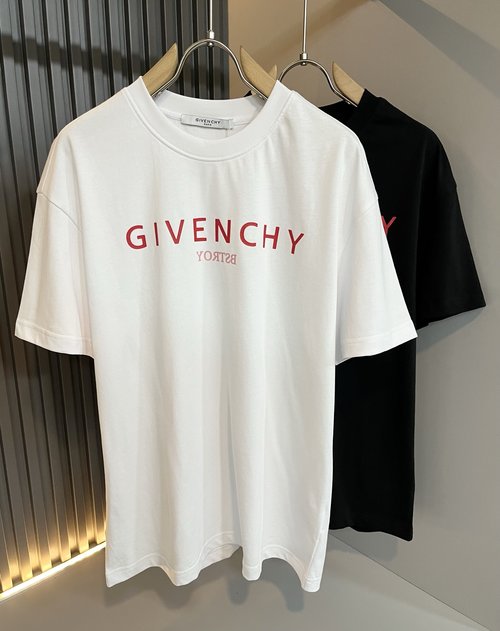 Gucci Exclusive Logo Printed Cotton T-Shirt