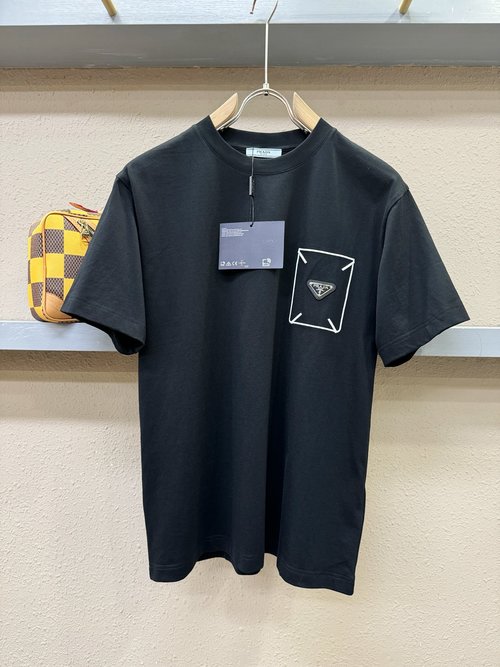 Prada Luxurious and Fashionable Short-Sleeve T-Shirt