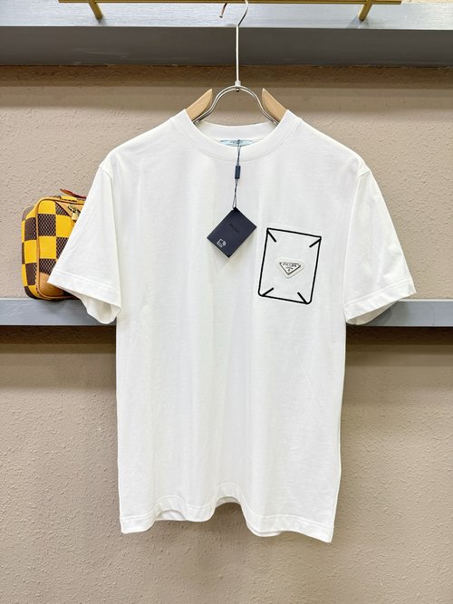 Prada Luxurious and Fashionable Short-Sleeve T-Shirt