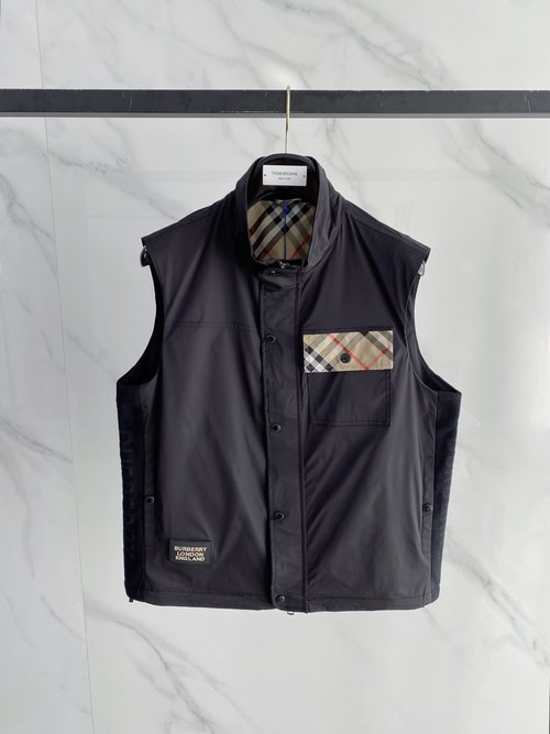Burberry Returnable Vest with a Perfect and Non - bulky Design