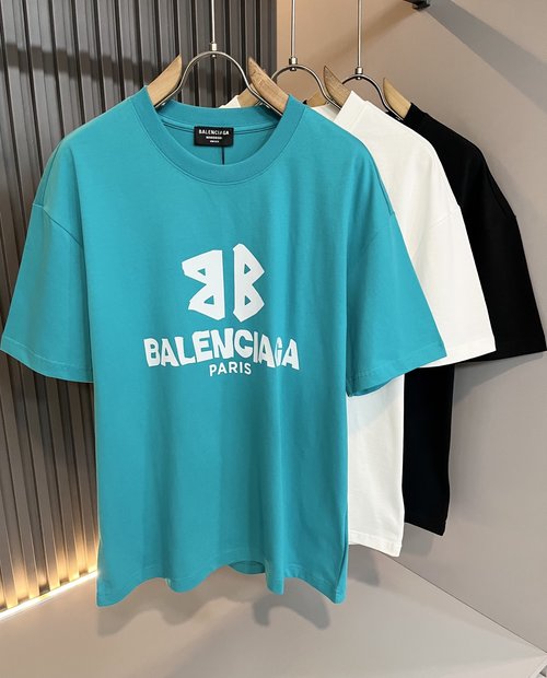 Balenciaga Stylish Cotton Short-Sleeve Tee with Runway Print