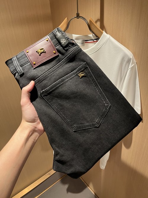 Burberry Classic Slim-fit Jeans with Logo Waist Tag