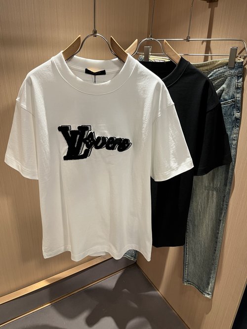 Louis Vuitton Fashionable Short-Sleeve T-Shirt with Embroidered Logo