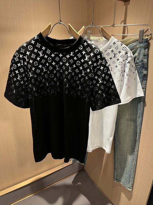 Louis Vuitton Luxury Monogram-Printed T-Shirt with Reverse Plaque