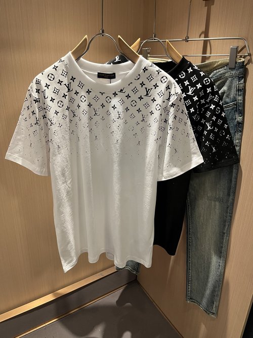 Louis Vuitton Luxury Monogram-Printed T-Shirt with Reverse Plaque