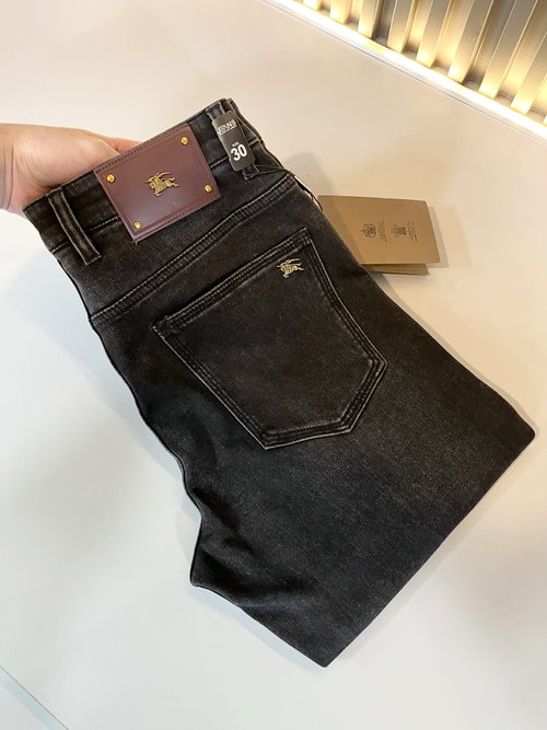 Burberry Classic Slim-fit Jeans with Logo on the Waist Tag