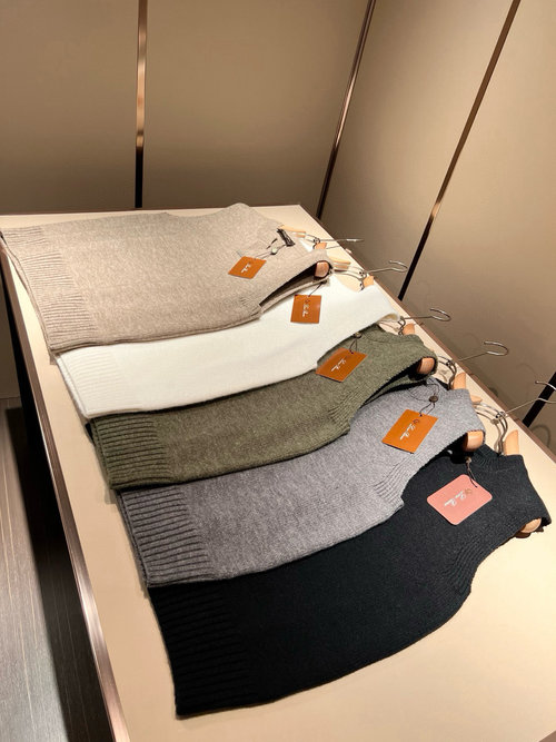 Loro Piana Breathable Premium Fabric Knitted Vest with Stylish Design