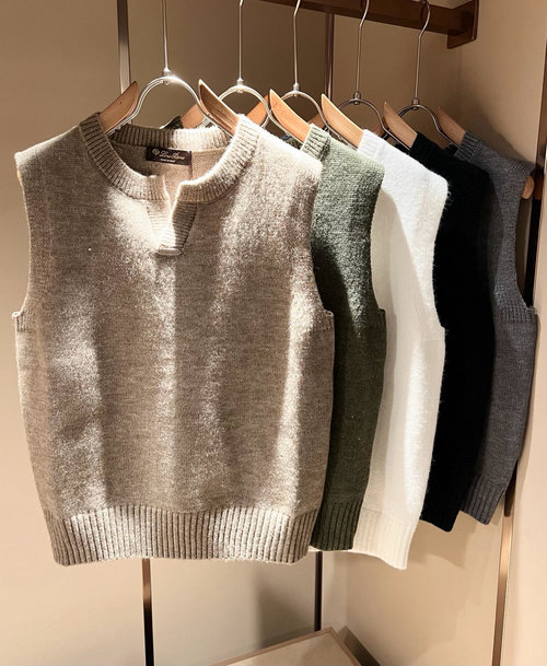 Loro Piana Versatile Knitted Vest with Textured Pattern and Metal Emblem